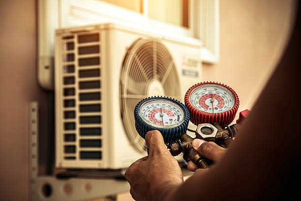 Professional Hvac technician working in Timpson, TX
